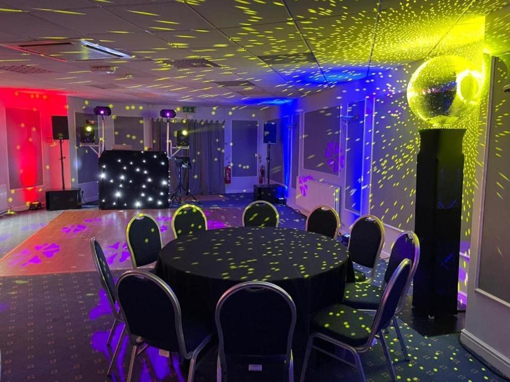 Dancenter East Midlands Airport 3*