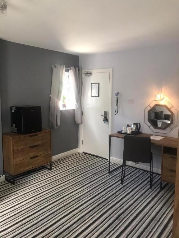 Dancenter East Midlands Airport Hotel