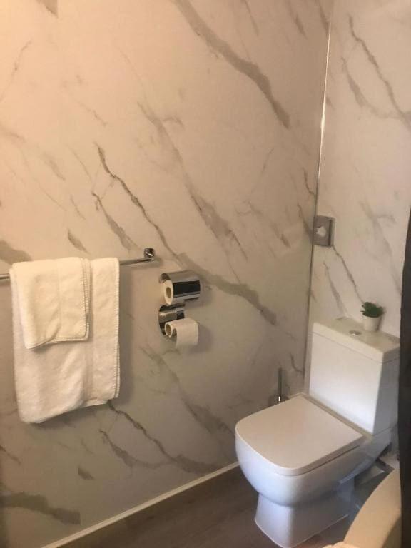 Dancenter East Midlands Airport 3*